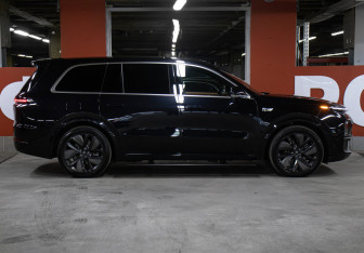 Подержанный автомобиль LiXiang L9 2023 года (4 фото)