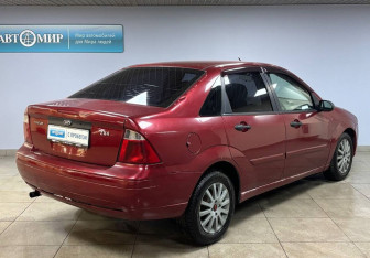 Подержанный автомобиль Ford Focus Sedan 2004 года (5 фото)