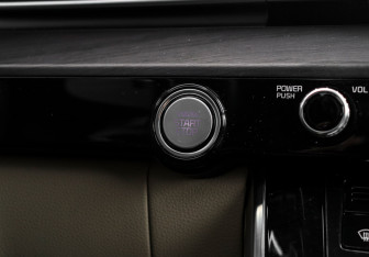 Подержанный автомобиль Kia Carnival 2021 года (36 фото)