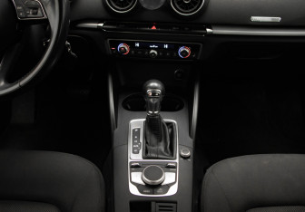 Подержанный автомобиль Audi A3 Sedan 2017 года (19 фото)