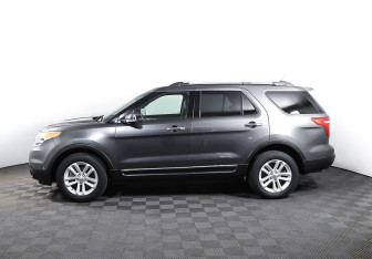 Подержанный автомобиль Ford Explorer 2015 года (3 фото)