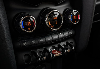 Подержанный автомобиль MINI Hatch 2021 года (21 фото)