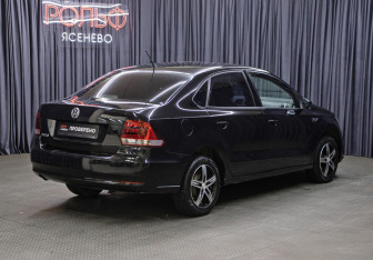 Подержанный автомобиль Volkswagen Polo Sedan 2015 года (5 фото)