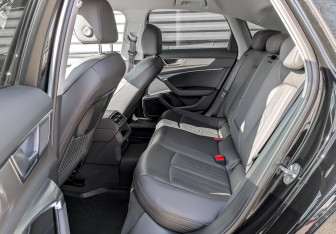 Подержанный автомобиль Audi A6 Sedan 2021 года (11 фото)