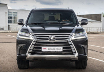 Подержанный автомобиль Lexus LX 2017 года (2 фото)