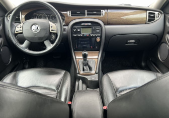 Подержанный автомобиль Jaguar X-Type Sedan 2008 года (12 фото)
