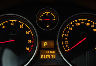 Подержанный автомобиль Opel Astra Sedan 2010 года (15 фото)