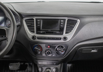 Подержанный автомобиль Hyundai Solaris Sedan 2020 года (14 фото)