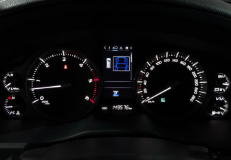 Подержанный автомобиль Toyota Land Cruiser Suv 2015 года (16 фото)