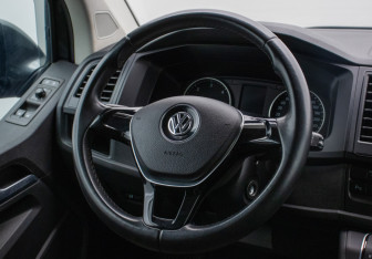 Подержанный автомобиль Volkswagen Caravelle 2016 года (14 фото)