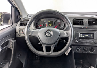 Подержанный автомобиль Volkswagen Polo Sedan 2017 года (21 фото)