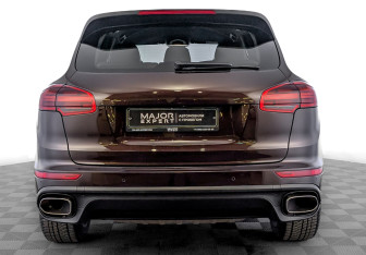 Подержанный автомобиль Porsche Cayenne 2017 года (6 фото)