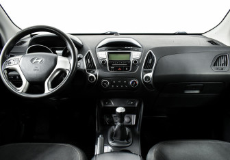Подержанный автомобиль Hyundai ix35 2012 года (9 фото)