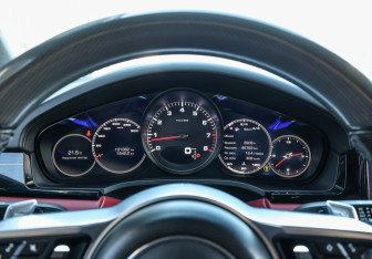 Подержанный автомобиль Porsche Cayenne 2020 года (13 фото)