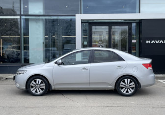 Подержанный автомобиль Kia Cerato Sedan 2012 года (8 фото)