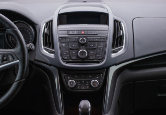 Подержанный автомобиль Opel Zafira Compactvan 2013 года (15 фото)