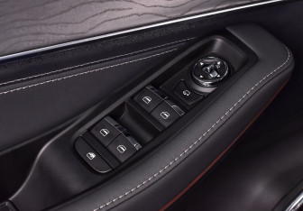 Подержанный автомобиль Exeed LX 2023 года (16 фото)