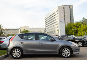 Подержанный автомобиль Hyundai i30 Hatchback 2011 года (3 фото)