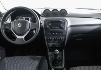 Подержанный автомобиль Suzuki Vitara 2015 года (7 фото)