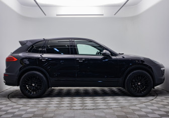 Подержанный автомобиль Porsche Cayenne 2015 года (6 фото)
