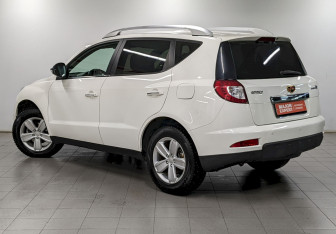 Подержанный автомобиль Geely Emgrand X7 2015 года (7 фото)