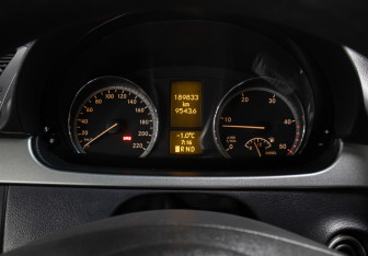 Подержанный автомобиль Mercedes-Benz Viano 2011 года (13 фото)
