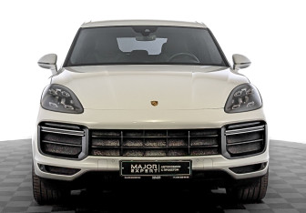 Подержанный автомобиль Porsche Cayenne 2020 года (2 фото)