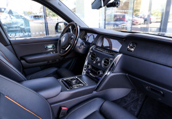 Подержанный автомобиль Rolls-Royce Cullinan 2019 года (11 фото)