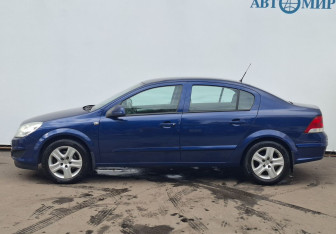Подержанный автомобиль Opel Astra Sedan 2009 года (8 фото)