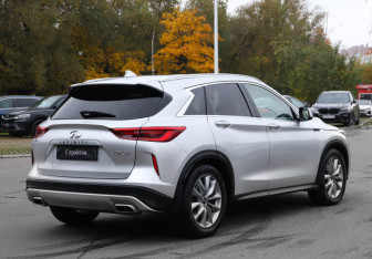 Подержанный автомобиль Infiniti QX50 2020 года (5 фото)