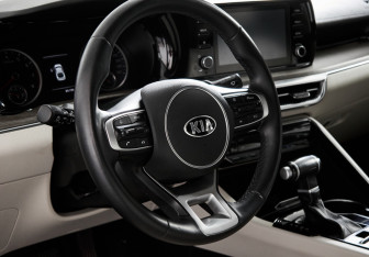 Подержанный автомобиль Kia K5 2020 года (13 фото)