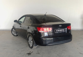 Подержанный автомобиль Kia Cerato Sedan 2013 года (6 фото)