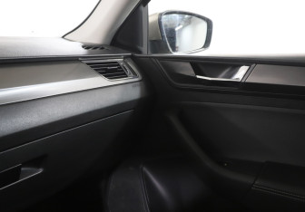Подержанный автомобиль Skoda Rapid Liftback 2018 года (17 фото)