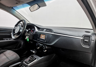Подержанный автомобиль Kia Rio Hatchback 2021 года (11 фото)