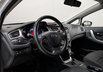 Подержанный автомобиль Kia Ceed Hatchback 2017 года (15 фото)