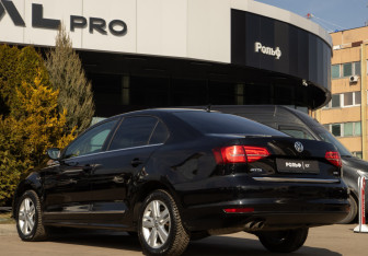 Подержанный автомобиль Volkswagen Jetta Sedan 2018 года (5 фото)