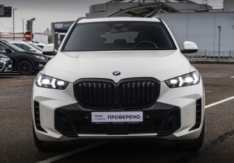Подержанный автомобиль BMW X5 2023 года (4 фото)