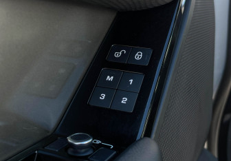 Подержанный автомобиль Land Rover Range Rover Velar 2019 года (16 фото)