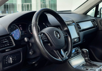 Подержанный автомобиль Volkswagen Touareg 2014 года (12 фото)