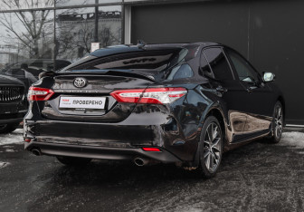 Подержанный автомобиль Toyota Camry Sedan 2022 года (4 фото)