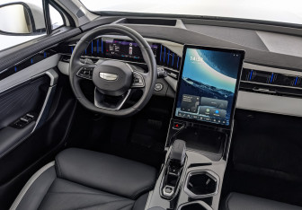 Подержанный автомобиль Geely Atlas 2024 года (30 фото)