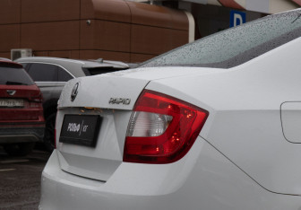 Подержанный автомобиль Skoda Rapid Liftback 2016 года (21 фото)