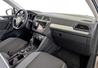 Подержанный автомобиль Volkswagen Tiguan 2020 года (11 фото)