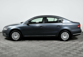 Подержанный автомобиль Volkswagen Passat Sedan 2013 года (3 фото)