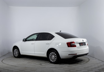 Подержанный автомобиль Skoda Octavia Liftback 2020 года (7 фото)