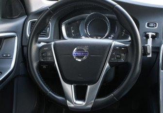 Подержанный автомобиль Volvo S60 2016 года (17 фото)