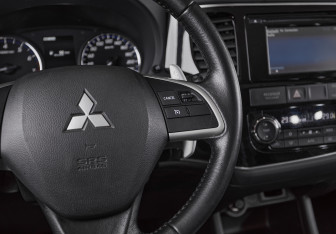 Подержанный автомобиль Mitsubishi Outlander 2014 года (15 фото)