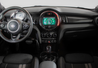Подержанный автомобиль MINI Hatch 2020 года (11 фото)