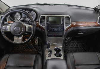 Подержанный автомобиль Jeep Grand Cherokee 2012 года (13 фото)