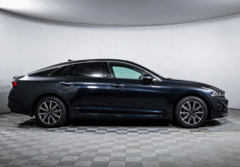 Подержанный автомобиль Kia K5 2021 года (4 фото)